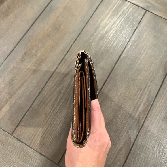 Louis Vuitton Trifold Wallet - Picture 13 of 17